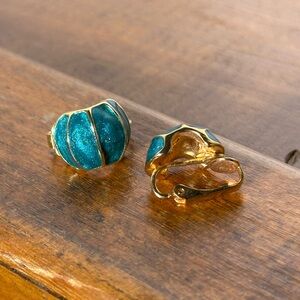 ✨90’s Elegant Gold and Teal Color Clip-On Earrings ✨